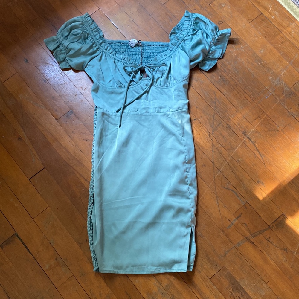 NWT puff-sleeve cocktail dress